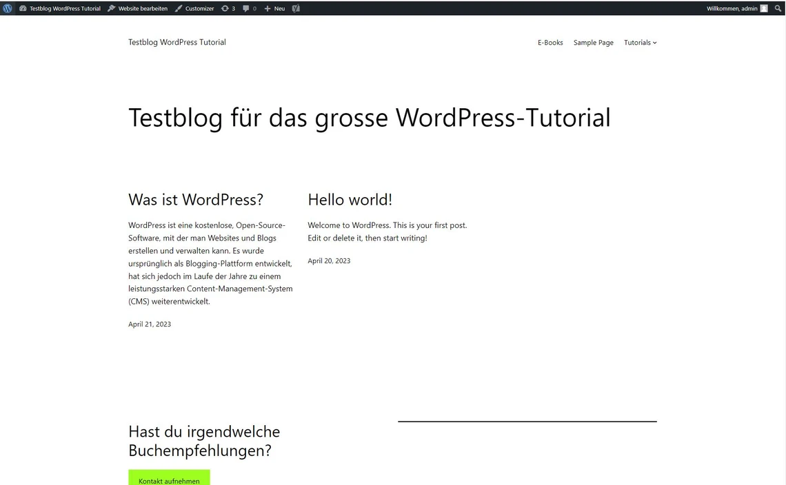 Screenshot einer WordPress-Blogstartseite mit Titel und zwei Beitragsvorschauen: Was ist WordPress? und Hello world!