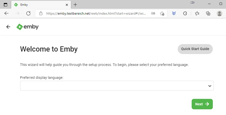 Screenshot einer Emby-Wizard-Seite: Titel Welcome to Emby, Dropdown Bevorzugte Anzeigesprache, grüner Next-Button.