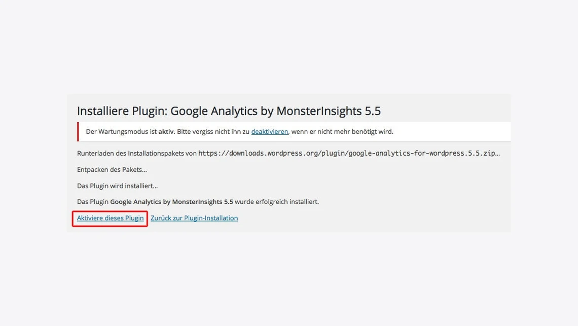 Screenshot einer WordPress-Installationsseite für Plugin Google Analytics by MonsterInsights 5.5 mit Aktivieren-Link.