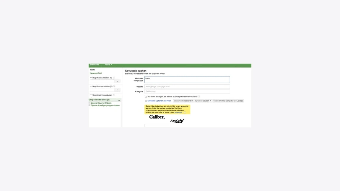 Kleines Screenshot eines Formulars: grüne Kopfzeile, linke Navigation, mittig Felder, darunter CAPTCHA-Bild.