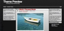 Screenshot einer Website-Vorschau: Ein gelb-weißes Boot liegt auf blauem Wasser.