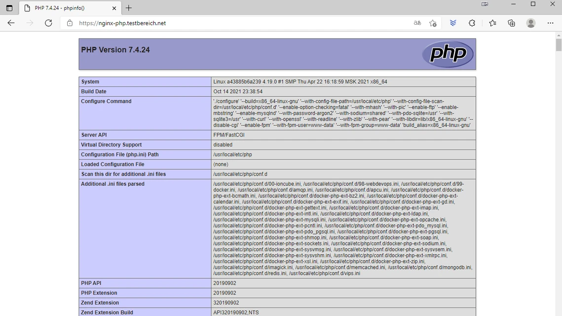 PHP-Info Seite mit Systemdetails und Version 7.4.24 im Browser