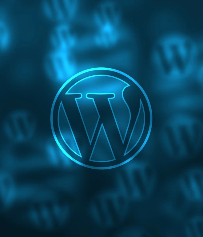 Zentrales, leuchtendes WordPress-Logo in Blau; unscharfer Hintergrund mit weiteren WordPress-Logos.