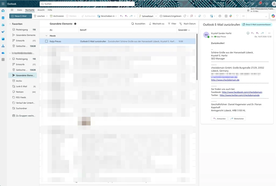 Screenshot von Outlook: Linke Ordnerleiste, mittlere E-Mail-Liste, rechte Leseansicht.