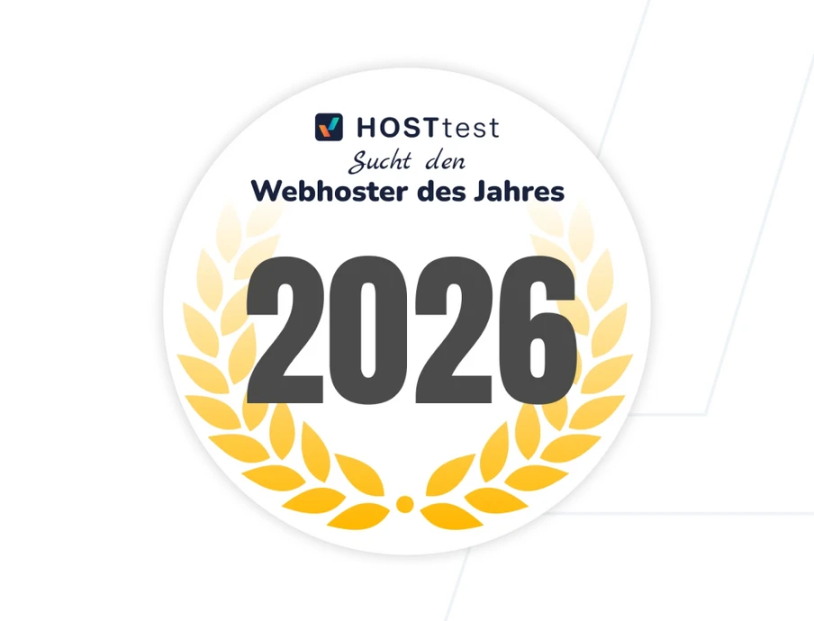 Runder Badge mit der Jahreszahl 2026, gelber Lorbeerkranz unten, oben Textzeilen HOSTtest und Webhoster des Jahres